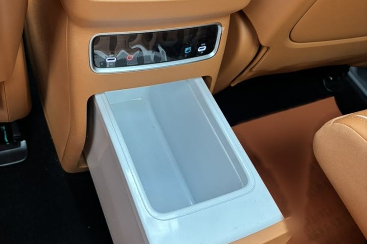 Used  eπ008 2025 210Max Range-Extended Version 5 Seats