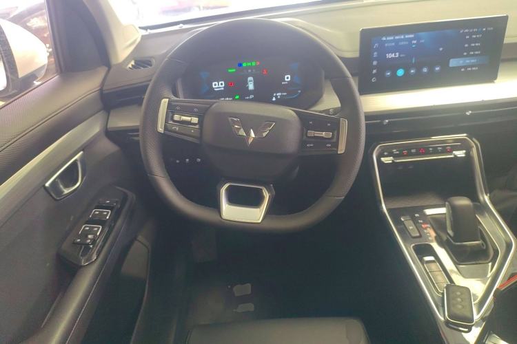 Used Wuling Asta 2022 2.0L DHT Electric-Speed Version
