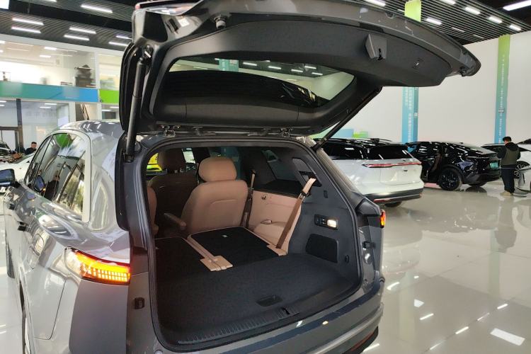 Used ONVO Luxeed L90 2025 Model—Ultra Six-Seater Version
