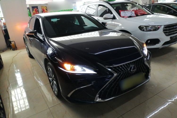 Used Lexus ES 2021 300h Excellence Edition

