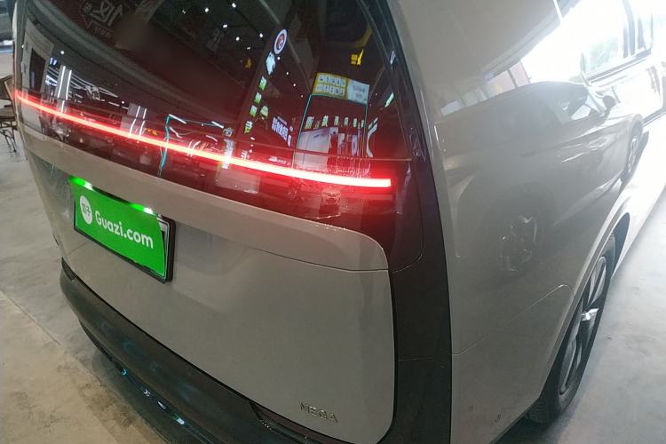 Used Li Auto MEGA 2024 Ultra Model
