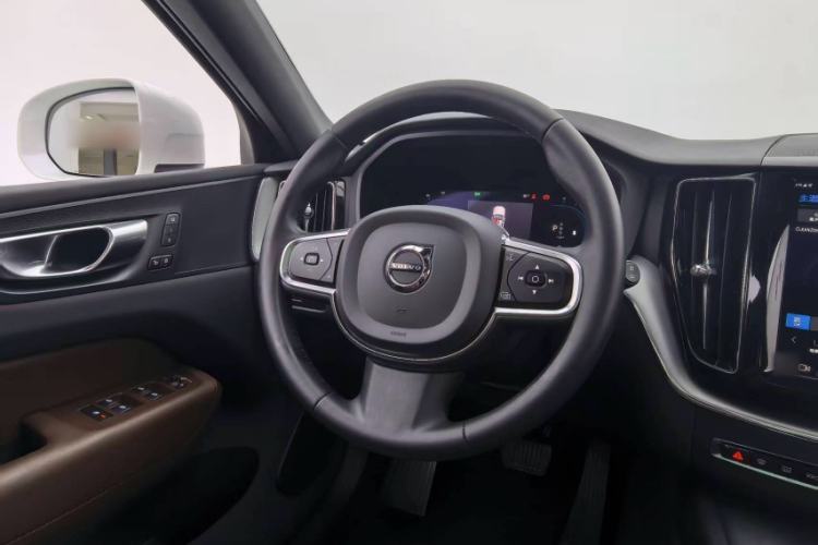 Used Volvo XC60 2024 B5 4x4 Smart Luxury Edition
