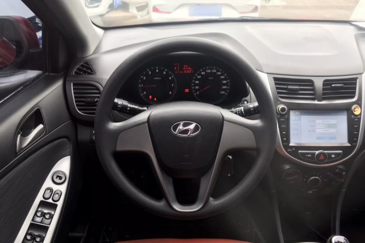 Used Hyundai Verna Ray 2014 1.4L Manual GLX
