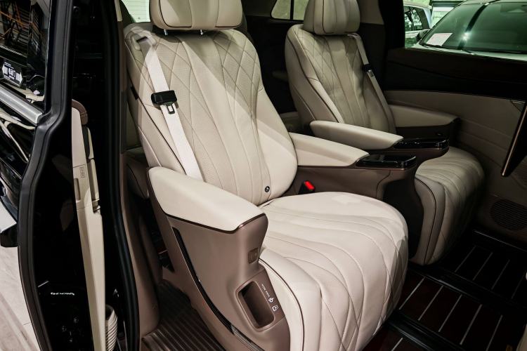 Used Denza D9 2022 DM-i 970 Four-Wheel Drive Prestige Model
