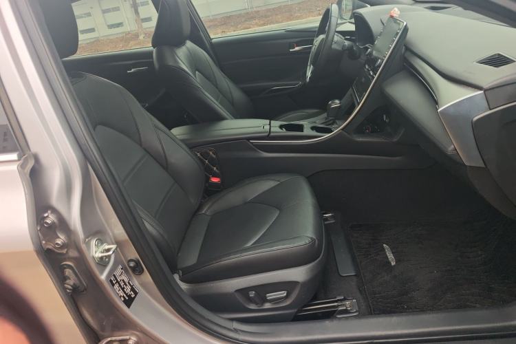 Used Toyota Avalon 2019 Dual-Engine 2.5L Luxury Edition China VI Standard