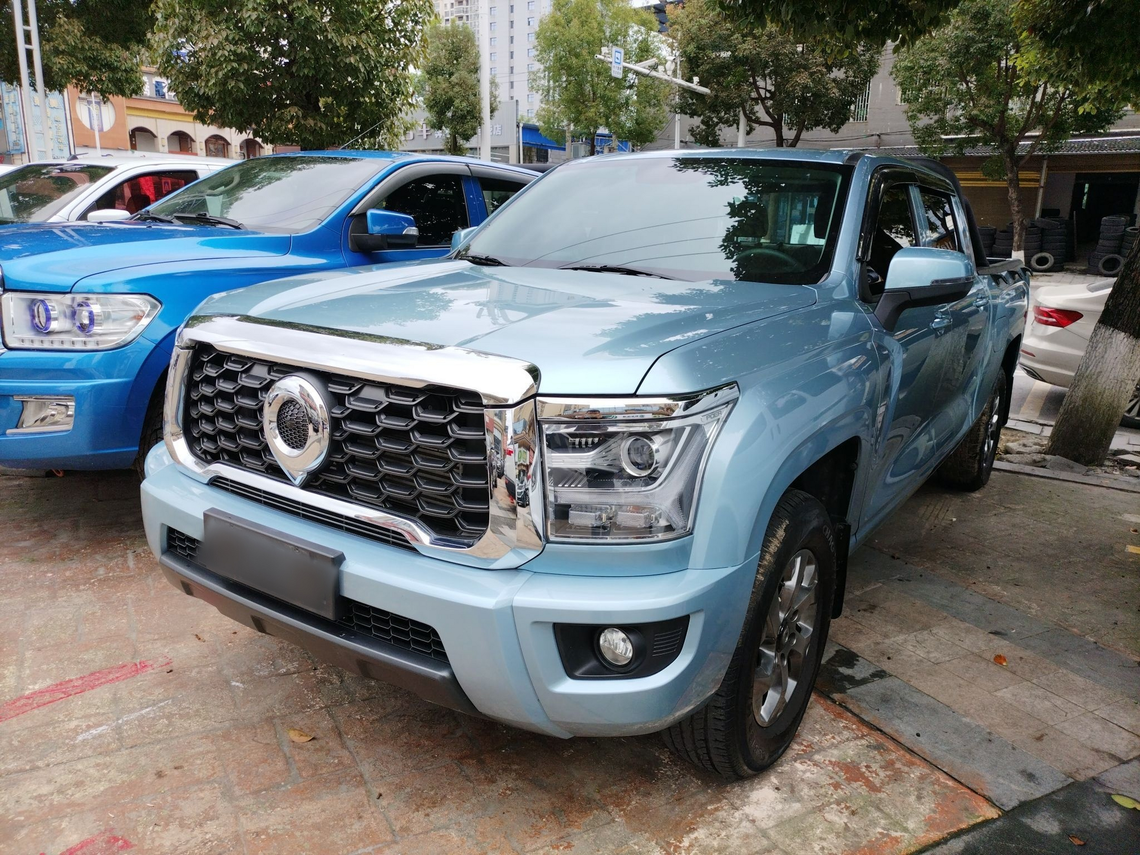 Под передней частью автомобиля