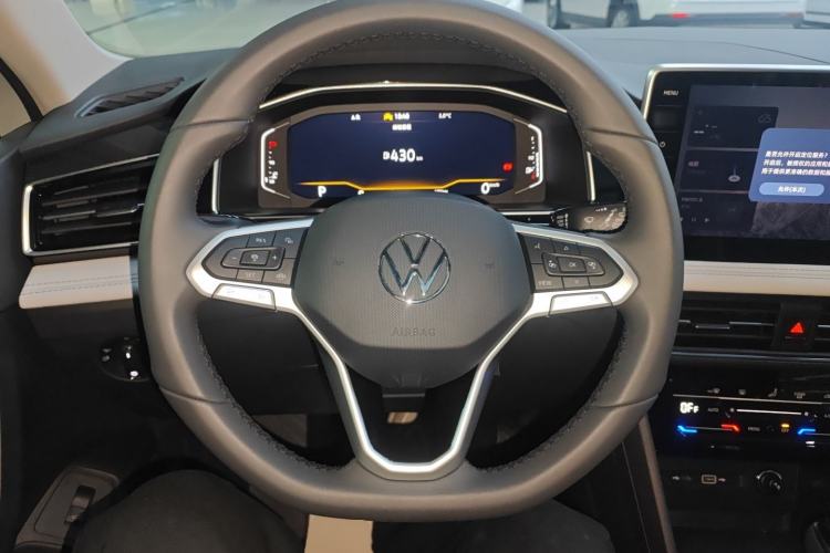 Used Volkswagen Tiguan L 2025 Model, Outstanding Version, 300TSI Automatic Two-Wheel Drive Longteng Edition