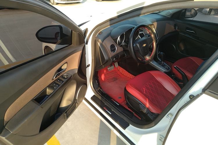 Used Chevrolet Cruze 2015 Hatchback 1.6L Automatic Comfort Edition