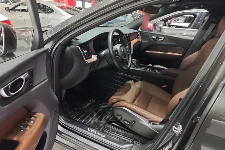 Used Volvo XC60 2021 T5 4x4 Smart Luxury Edition