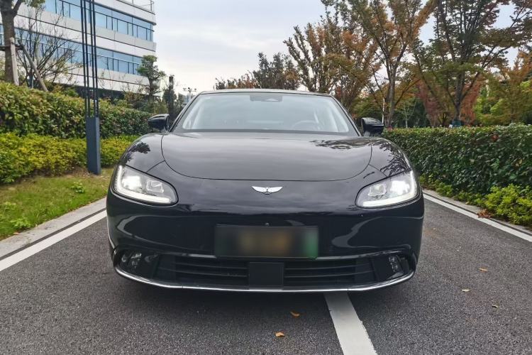 Used  Y6 2024 720 km Rear-Drive Luxury Version