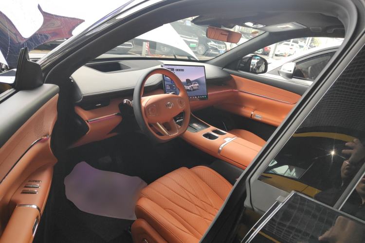 Used  Q07 2025 215 Flagship PLUS