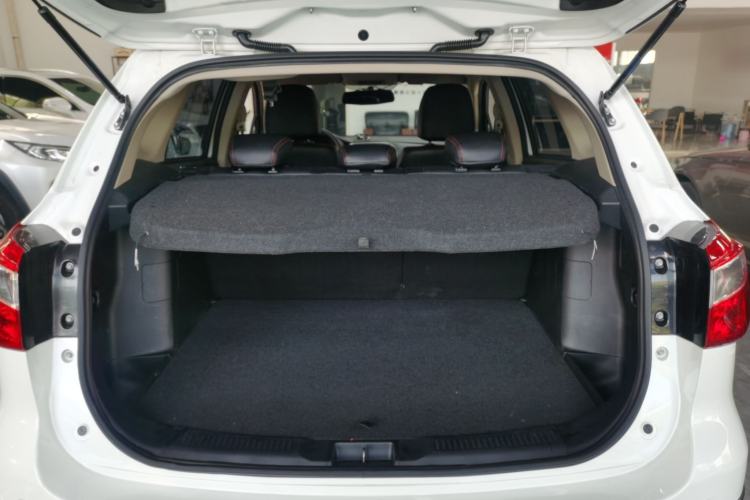 Used Suzuki S-Cross 2015 1.6L CVT Two-Wheel Drive Entry-Level Trim