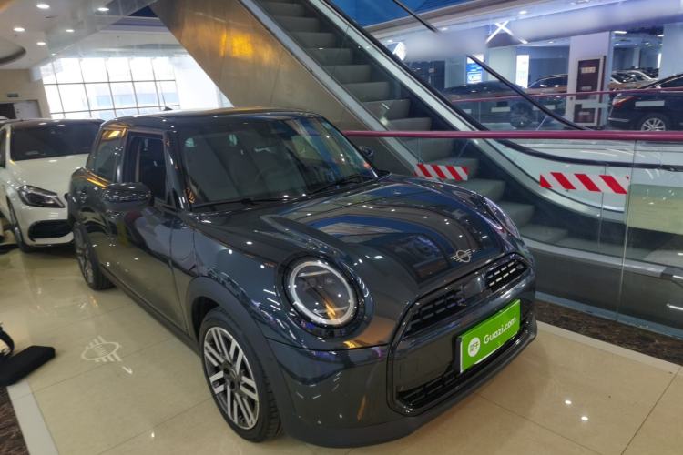 Used  MINI 2025 1.5T COOPER Classic Edition Five-Door Version
