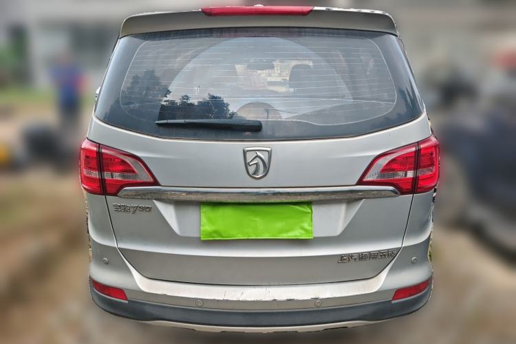 Used Baojun 730 2014 1.5L manual luxury trim 7 seats
