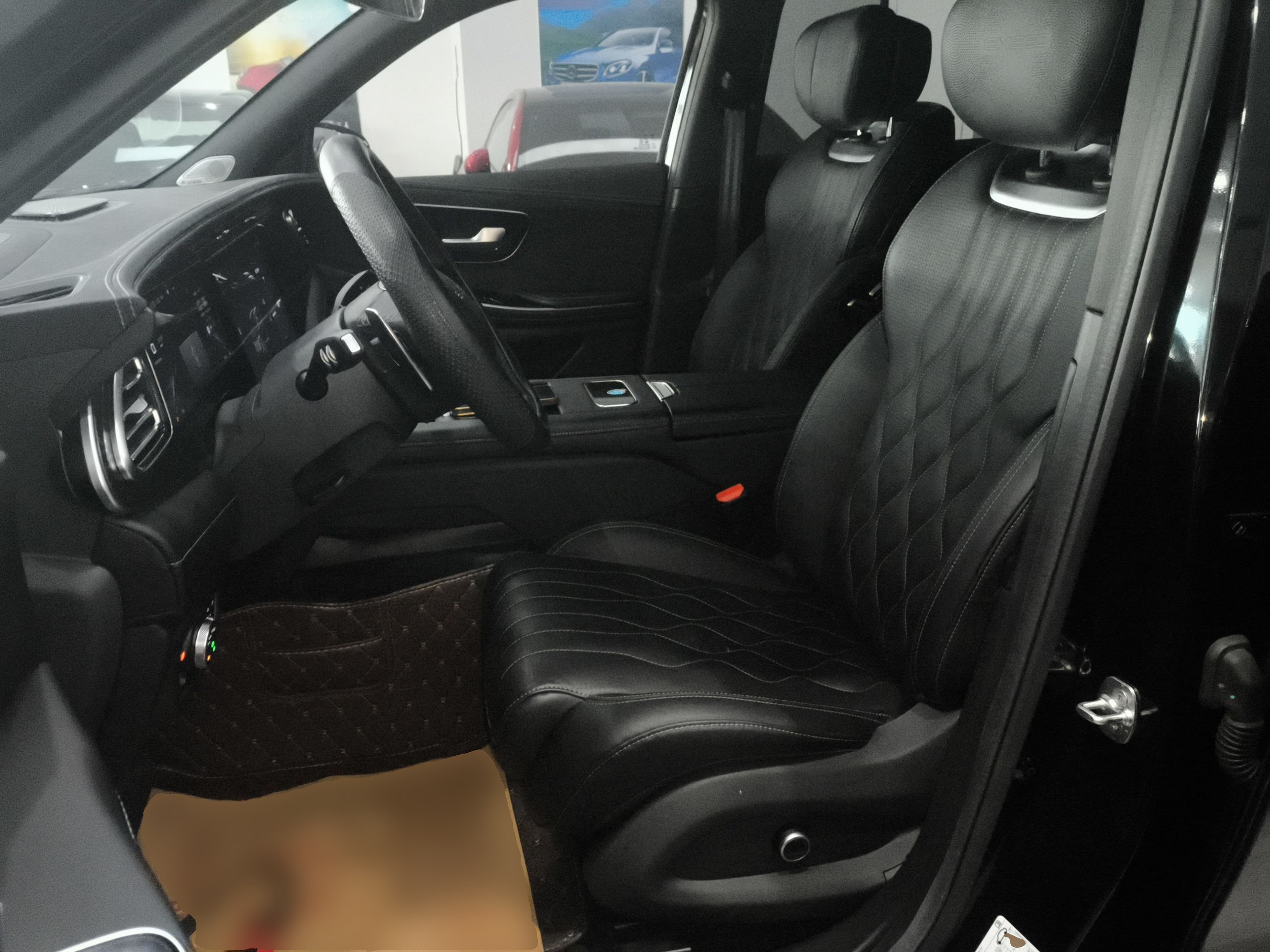 Переднее сиденье в автомобиле