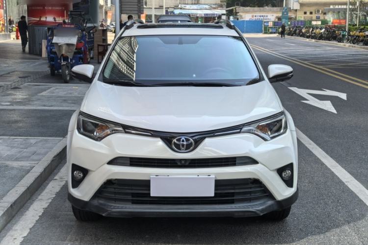 Used Toyota RAV4 2016 2.0L CVT Two-Wheel Drive Fashion Edition China V Standard

