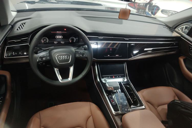 Used Audi Q7 2021 45 TFSI quattro S line Sport model
