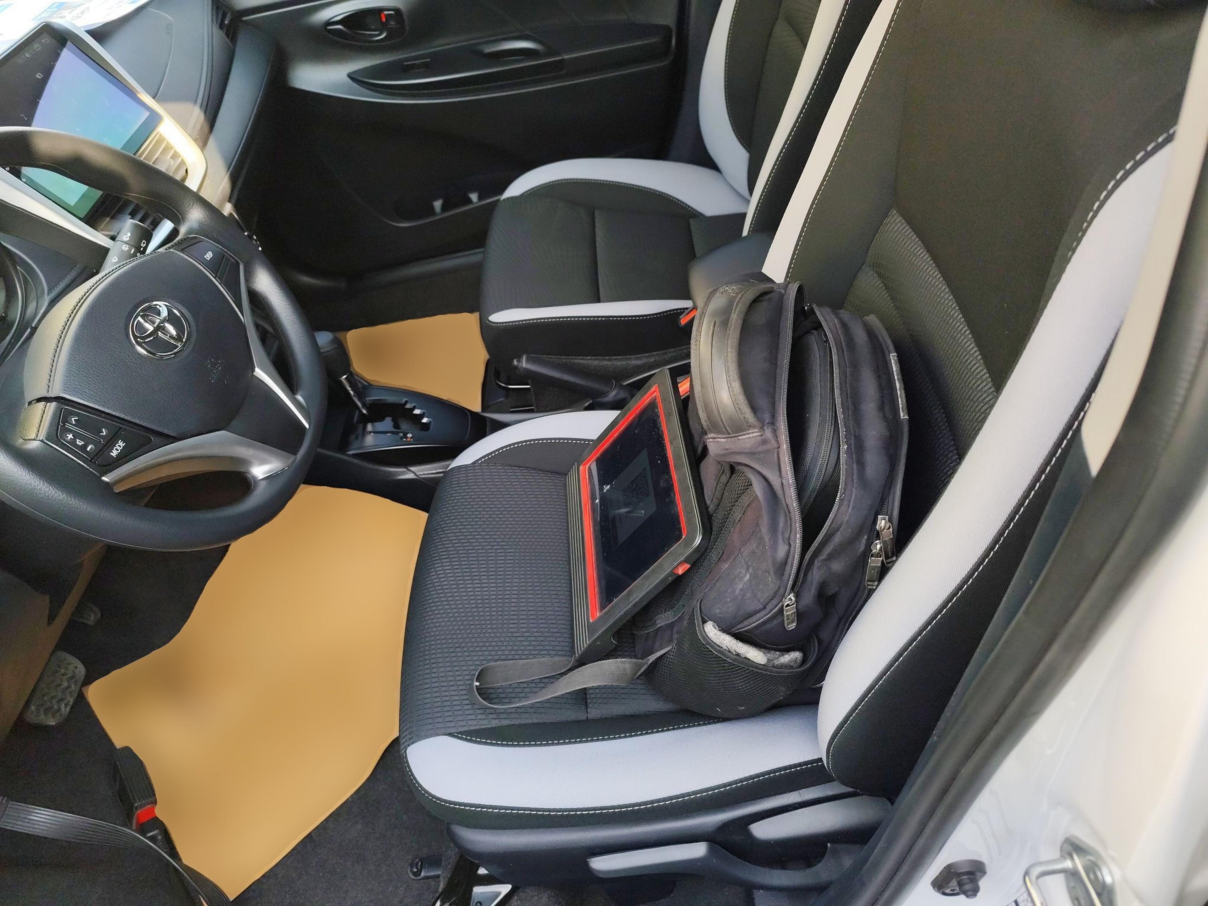 المقاعد الأمامية داخل السيارة