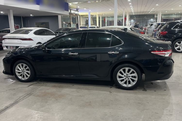 Used Toyota Camry 2021 2.0G Luxury Edition
