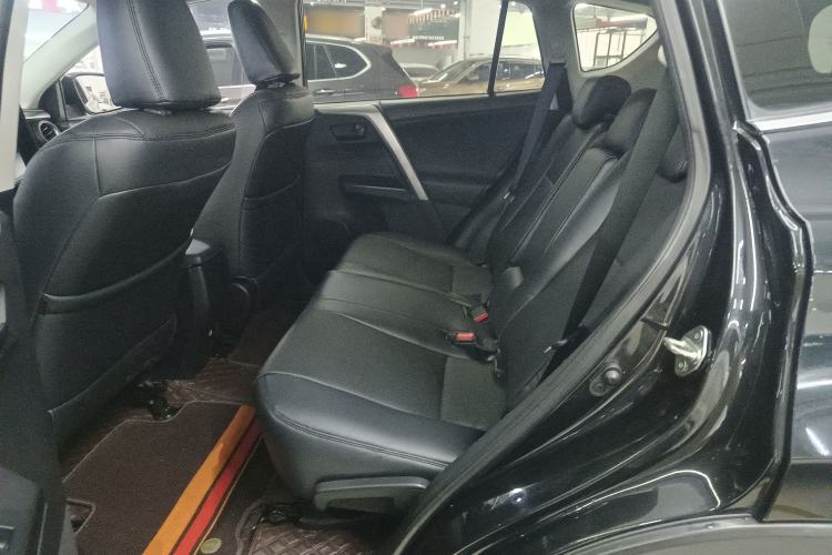 Used Toyota RAV4 2016 2.0L CVT Two-Wheel Drive Fashion Edition China V Standard
