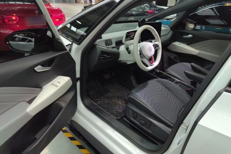 Used Volkswagen ID.3 2025 Smart Model Outstanding Oxygen Edition
