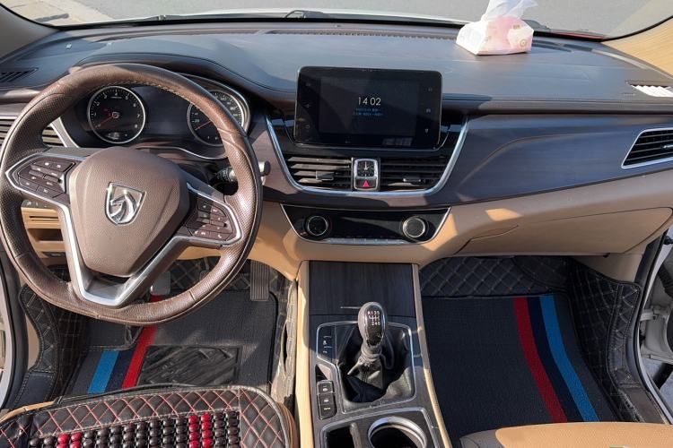 Used Baojun 730 2017 1.5T Manual Prestige Version 7 Seats