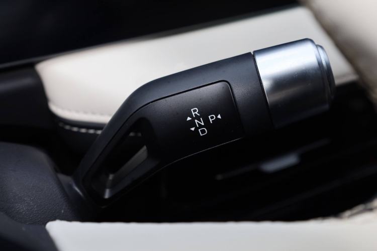 Used Geometry E Firefly 2024 401 km Fluorescent
