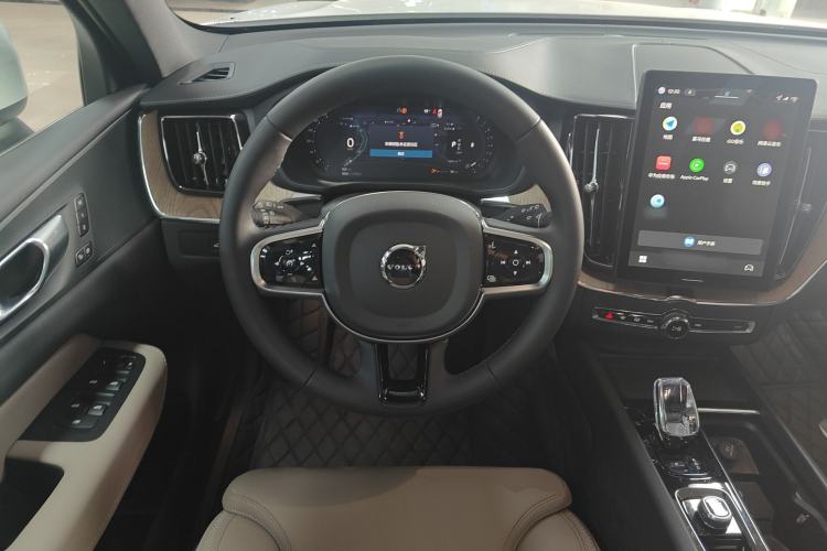 Used Volvo XC60 2026 B5 4x4 Smart Luxury Edition
