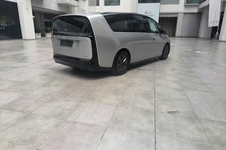 Used Li Auto MEGA 2024 Ultra Model
