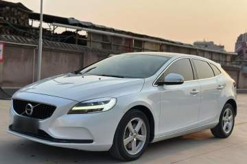 Used Volvo V40 2018 T3 Smart Edition