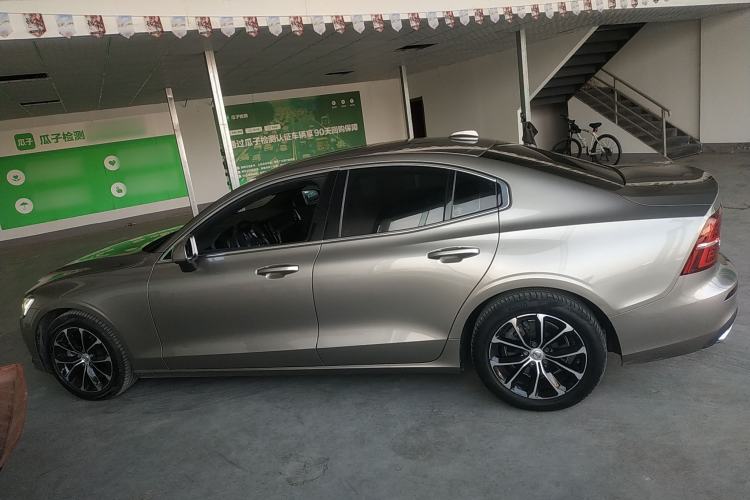 Used Volvo S60 2022 B4 Zhiyi Luxury Edition