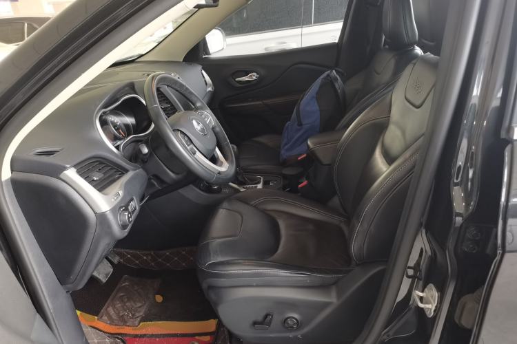 Used  Cherokee 2016 2.4L Professional Smart Version