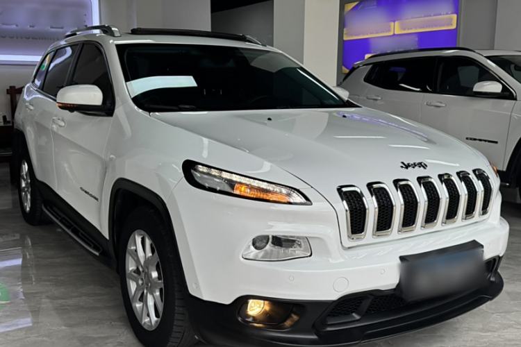 Used  Cherokee 2016 2.4L Leading Edition