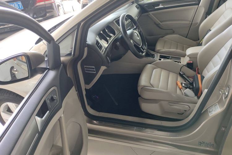 Used Volkswagen Golf 2015 1.4TSI Automatic Luxury Model
