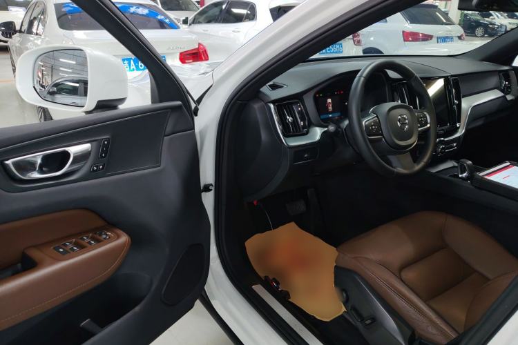 Used Volvo XC60 2023 B5 4x4 Smart Luxury Edition
