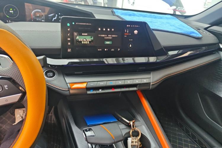 Used Changan UNI-V 2022 1.5T Prestige Version
