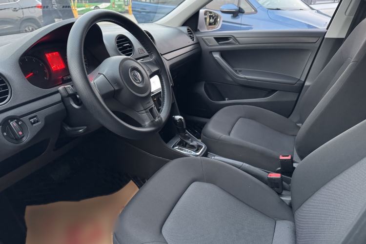 Used Volkswagen Jetta 2015 1.6L Automatic Fashion Model
