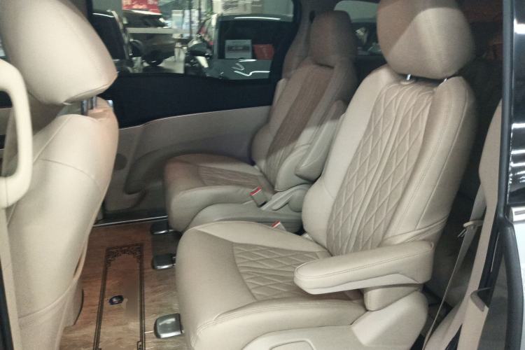 Used Buick GL8 2023 Facelifted Land Cruiser Executive Luxury Version
