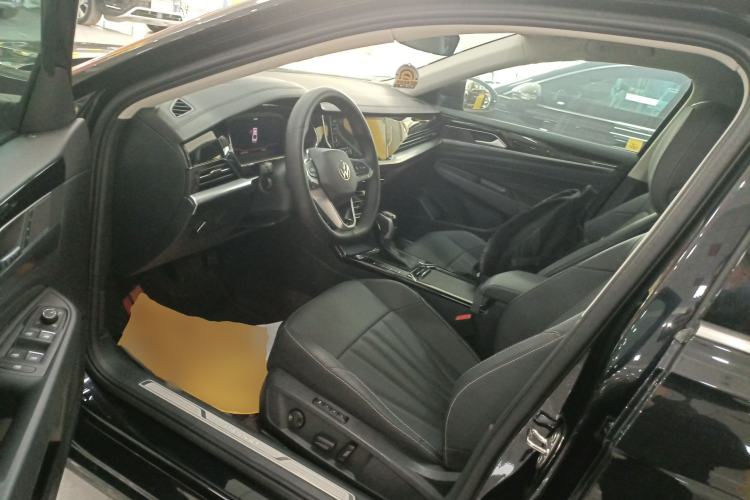 Used Volkswagen Passat 2025 Outstanding Model 380TSI Dragon Glory Edition
