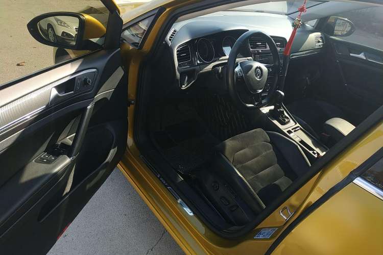 Used Volkswagen Golf 2018 230TSI Automatic Luxury Version
