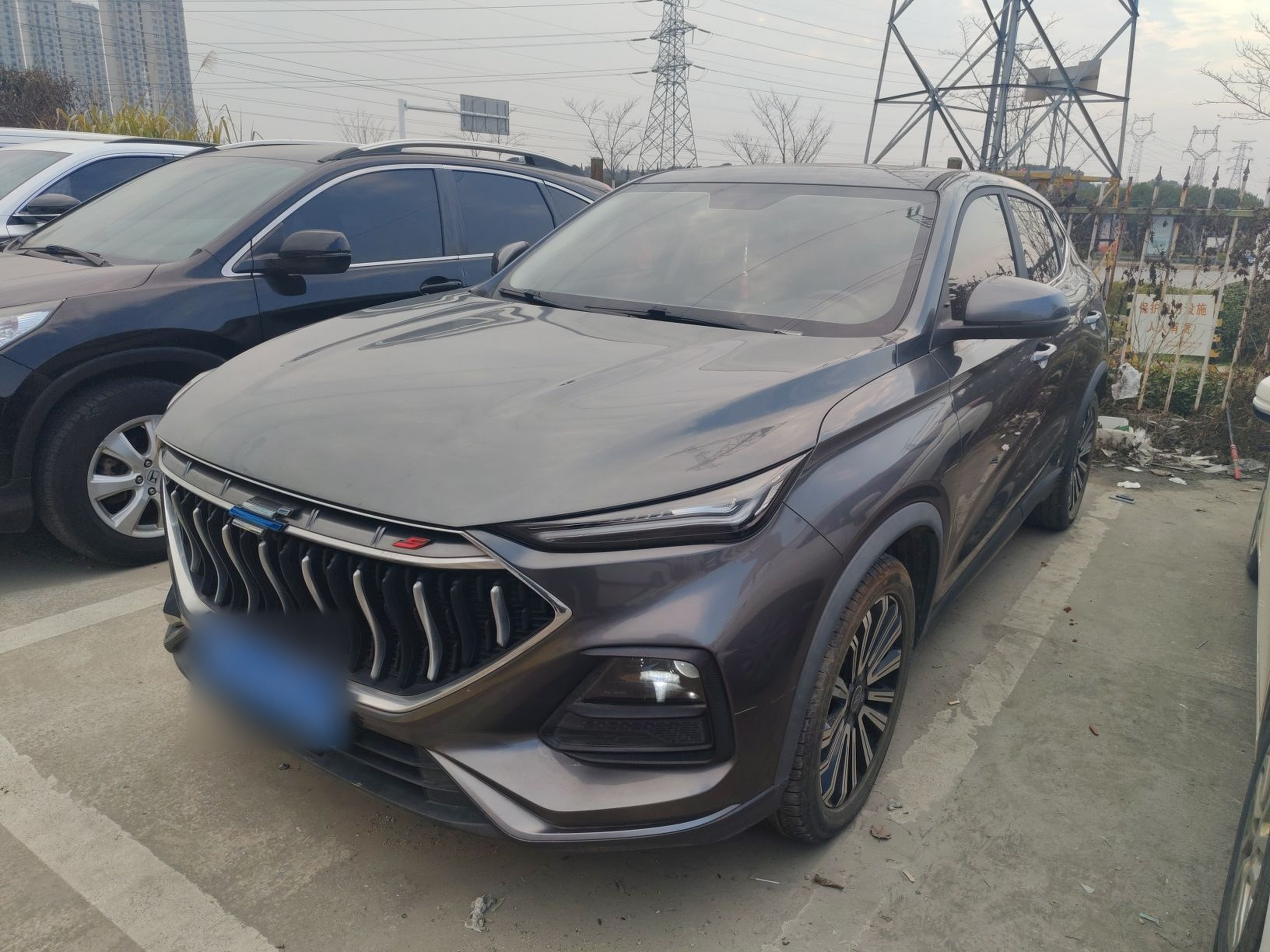 Под передней частью автомобиля