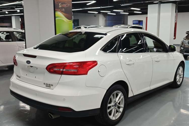 Used Ford Focus 2018 Sedan Classic EcoBoost 180 Automatic Elite Model
