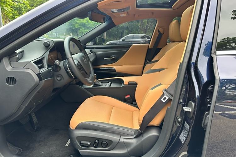 Used Lexus ES 2022 300h Excellence Edition
