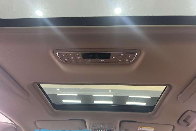 Used Buick GL8 2021 ES Landtrek 653T Luxury Model
