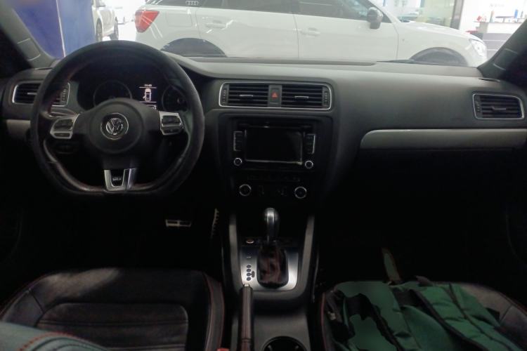 Used Volkswagen Sagitar 2013 2.0 TSI GLI
