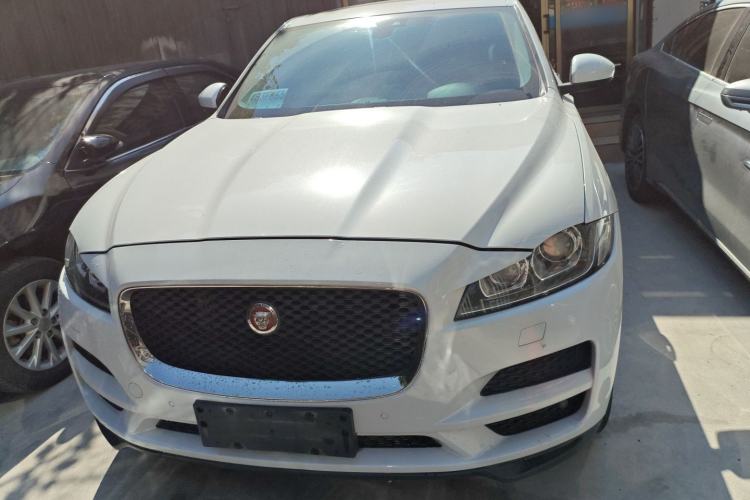 Used Jaguar F-PACE 2016 2.0T Two-Wheel Drive Urban Luxury Edition
