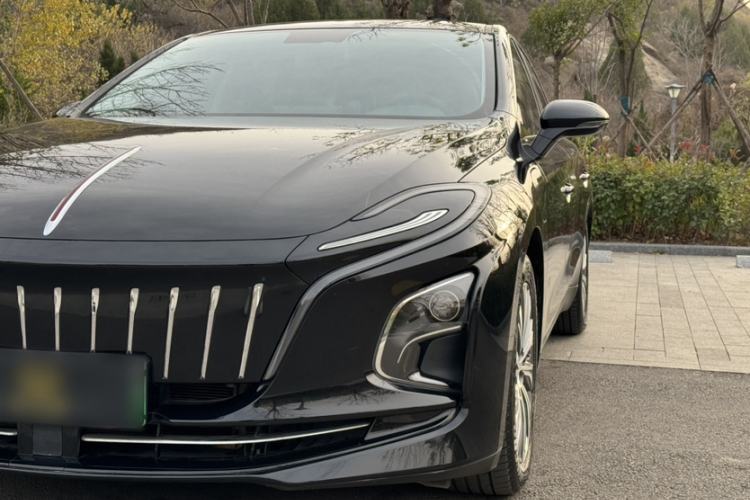 Used Hongqi E-QM5 2022 431 km Charge & Enjoy Edition
