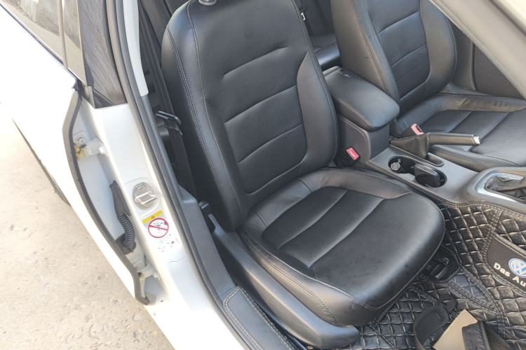 Used Volkswagen Sagitar 2015 1.6L Automatic Comfort Model
