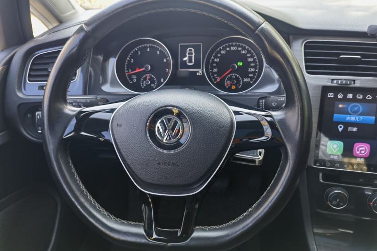 Used Volkswagen Golf 2017 1.6L Automatic Comfort Million-Vehicle Anniversary Edition
