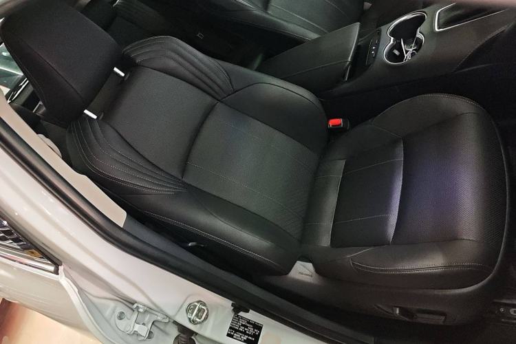 Used Toyota Harrier 2022 2.0L CVT Two-Wheel Drive Deluxe Edition
